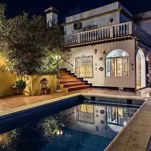 Abril Villa